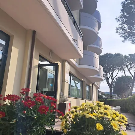 Ξενοδοχείο Marebello 3*